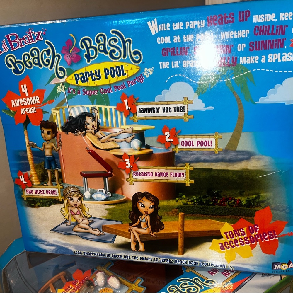 Bratz Beach Bash Party Pool Playset for Lil Bratz Dolls New
